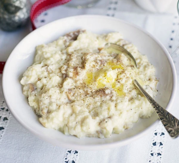 Sauce épaisse pour pain ciabatta avec crème caillée