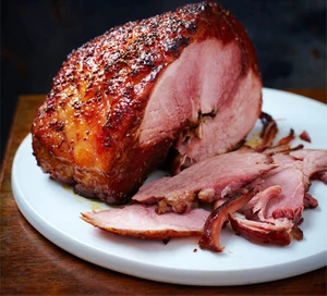 Jambon au cola avec glaçage à l'érable et à la moutarde